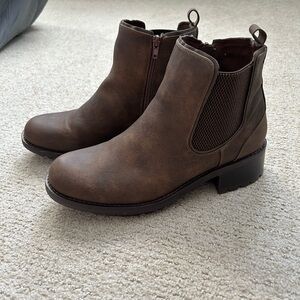 B-52 Chelsea Boots